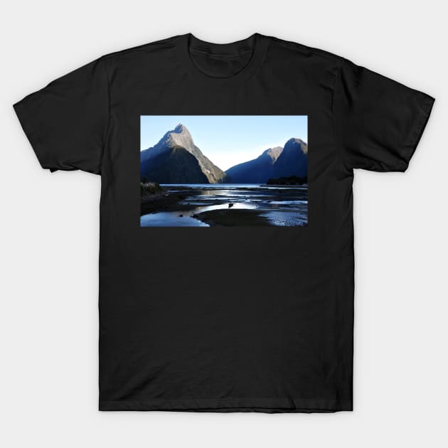 Nouvelle Zélande -  Milford Sound T-Shirt by franck380